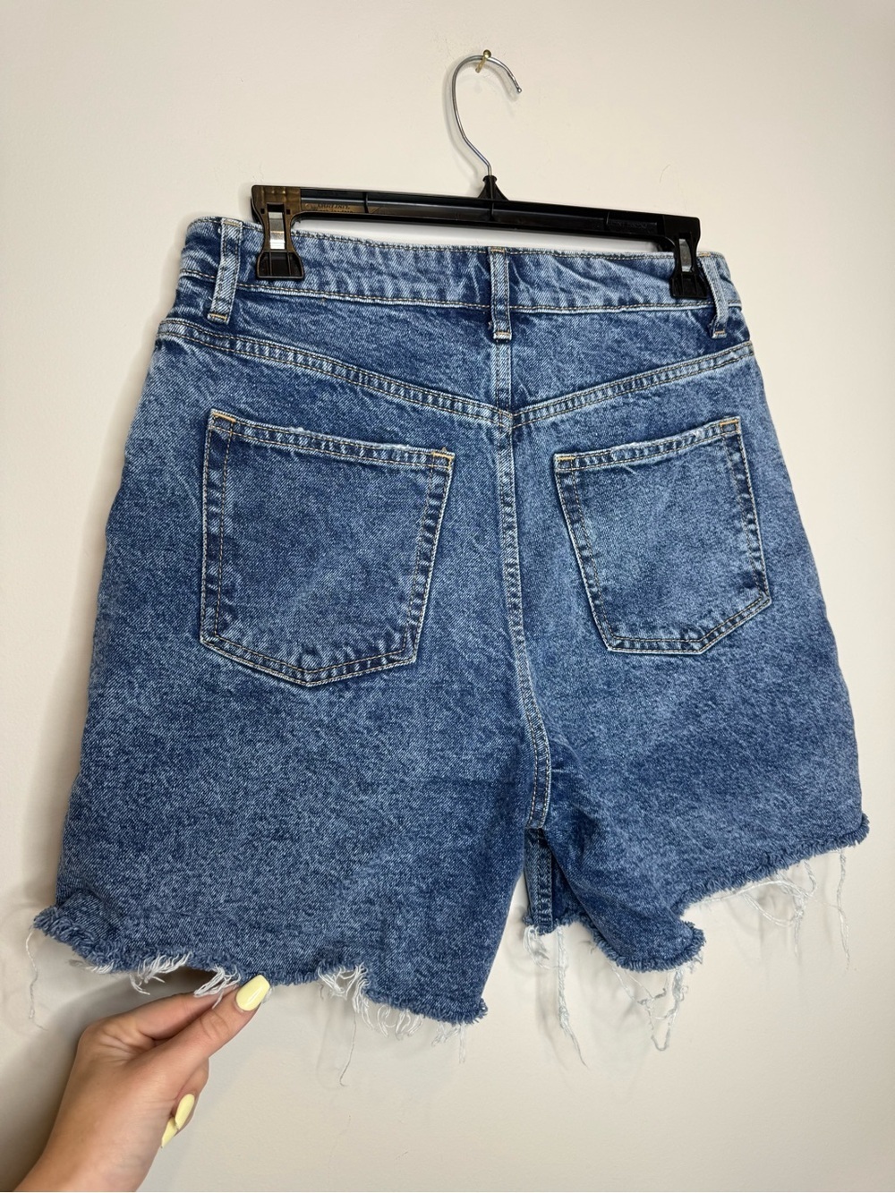 H&M Vintage-Inspired Mid-Blue Denim Cutoff Shorts - Picture 10 of 10